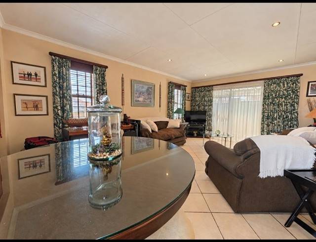 3 BEDROOM SIMPLEX FOR SALE IN LAMBTON
